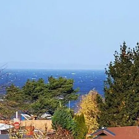 Huebsche Ferienwohnung In Mit Blick Auf Ruegen * لوبمين