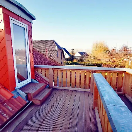 Huebsche Ferienwohnung In Mit Blick Auf Ruegen * لوبمين