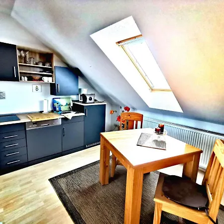 Huebsche Ferienwohnung In Mit Blick Auf Ruegen *