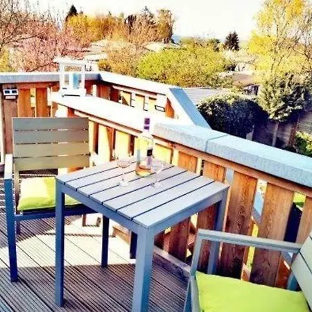 Huebsche Ferienwohnung In Mit Blick Auf Ruegen شقة لوبمين