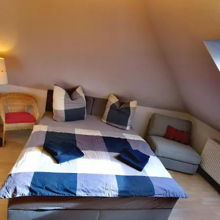 Huebsche Ferienwohnung In Mit Blick Auf Ruegen لوبمين